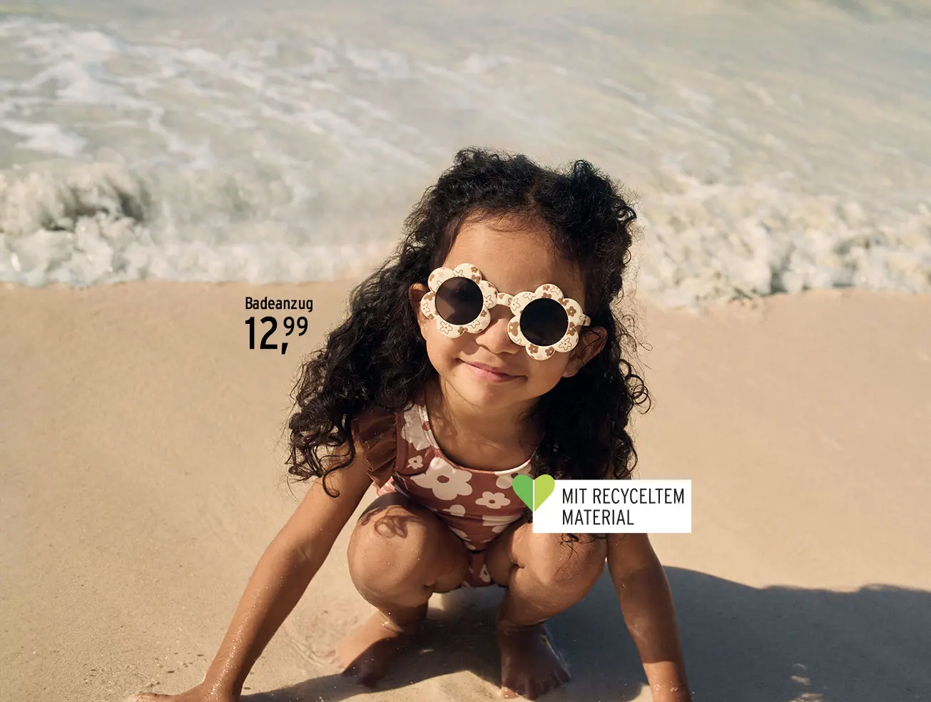 Floraler Badeanzug und Sonnenbrille für Kinder