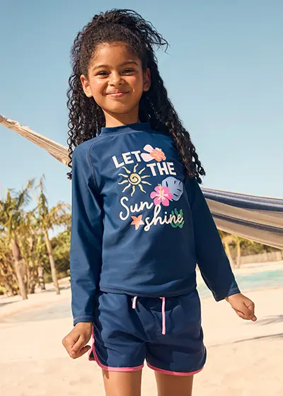 Bademode in fröhlichen Farben für Kinder