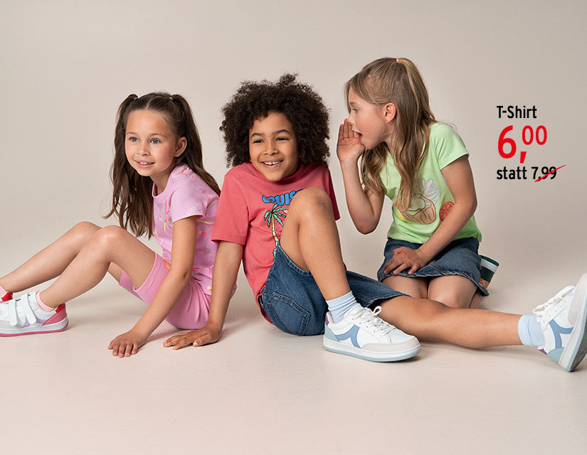 Lässige Kindermode in fröhlichen Farben
