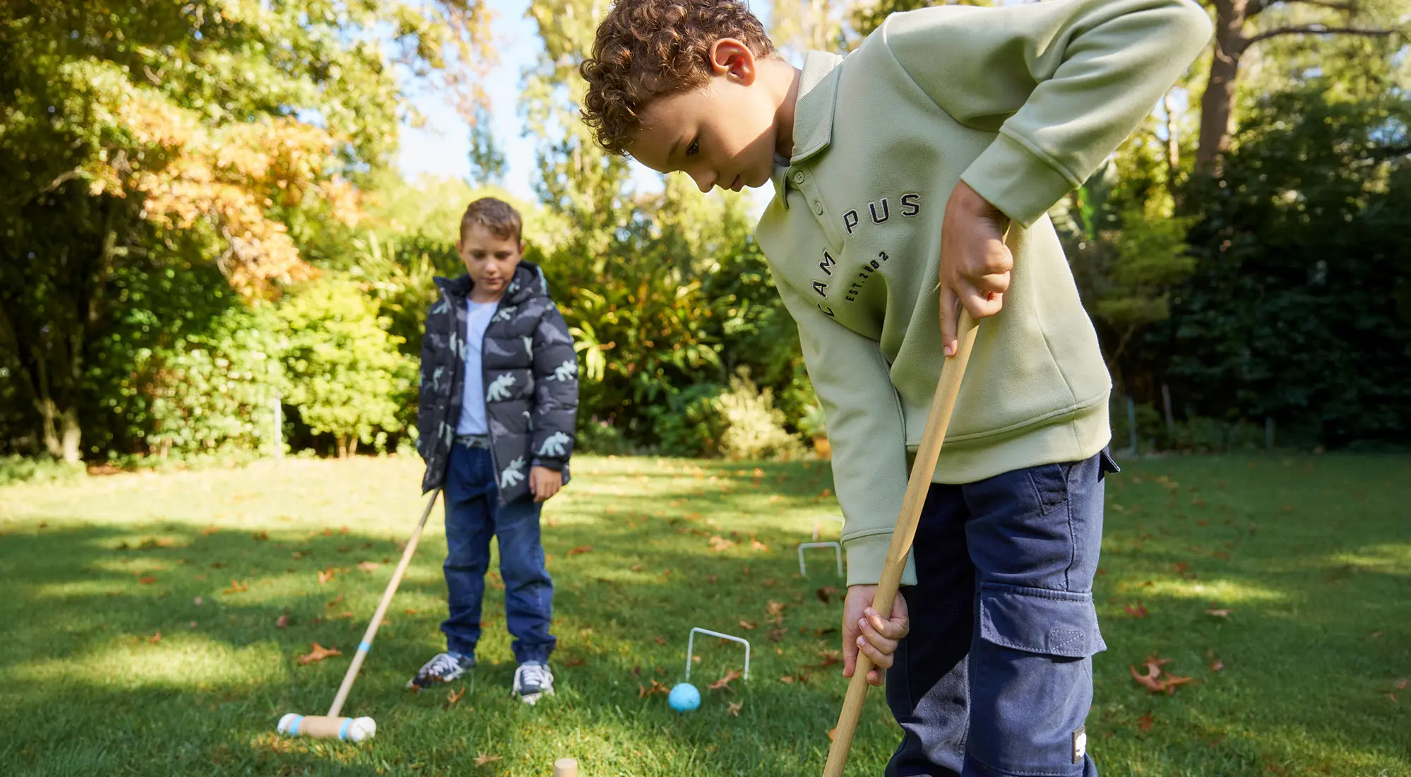 Koop kleurrijke jongenskleding in de maten 38-176 voor een geweldige prijs!
